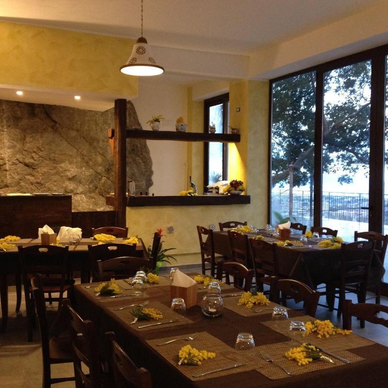 مونريالي Locanda Del Drago المظهر الخارجي الصورة
